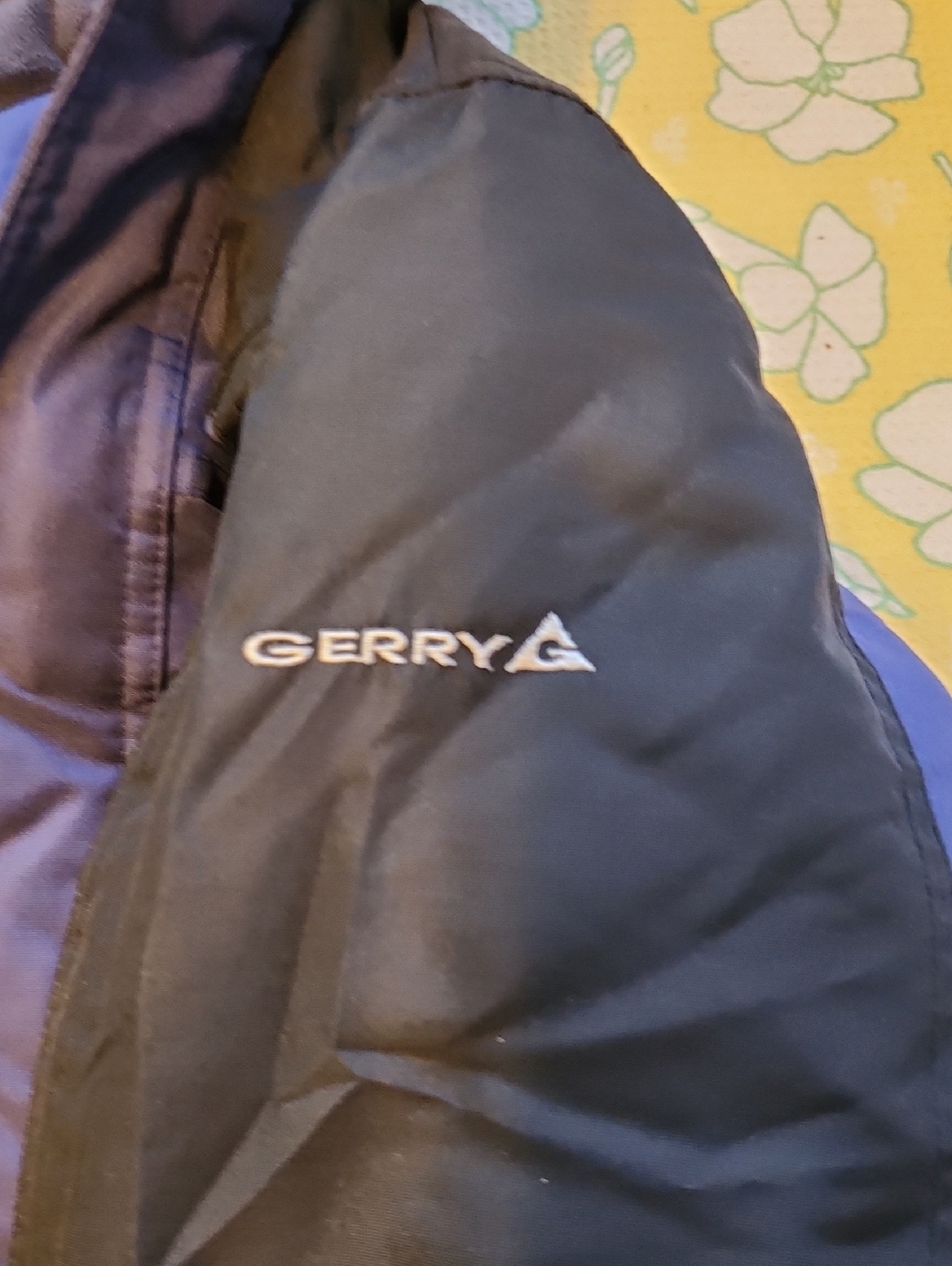 Gerry Weber Boys Hooded Colorblock Puffer Jacket in Blue and Black - Picture 6 of 7
